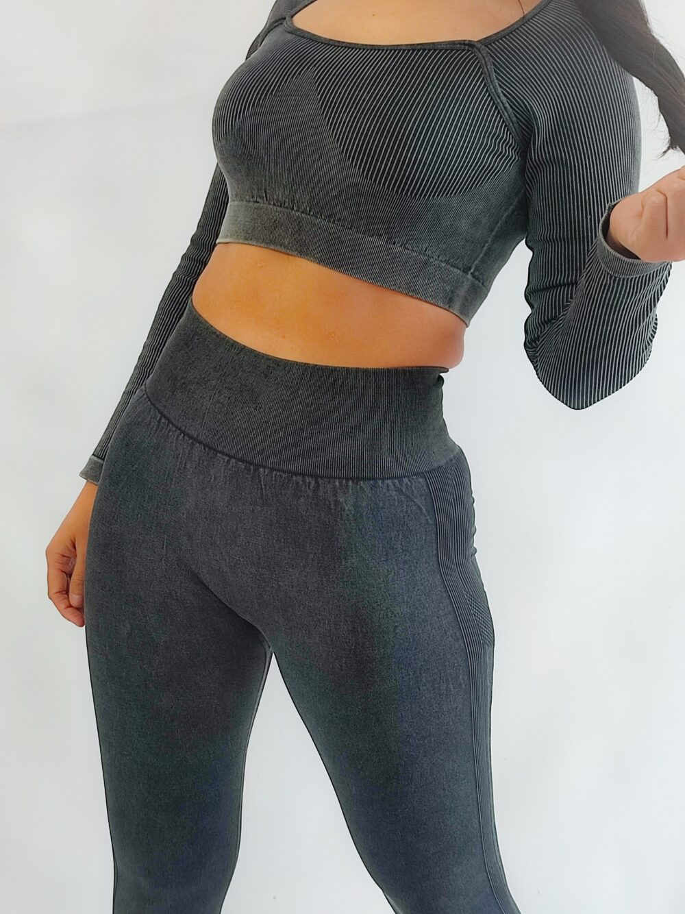 Crop top mangas largas seamless con trama - Imagen 7