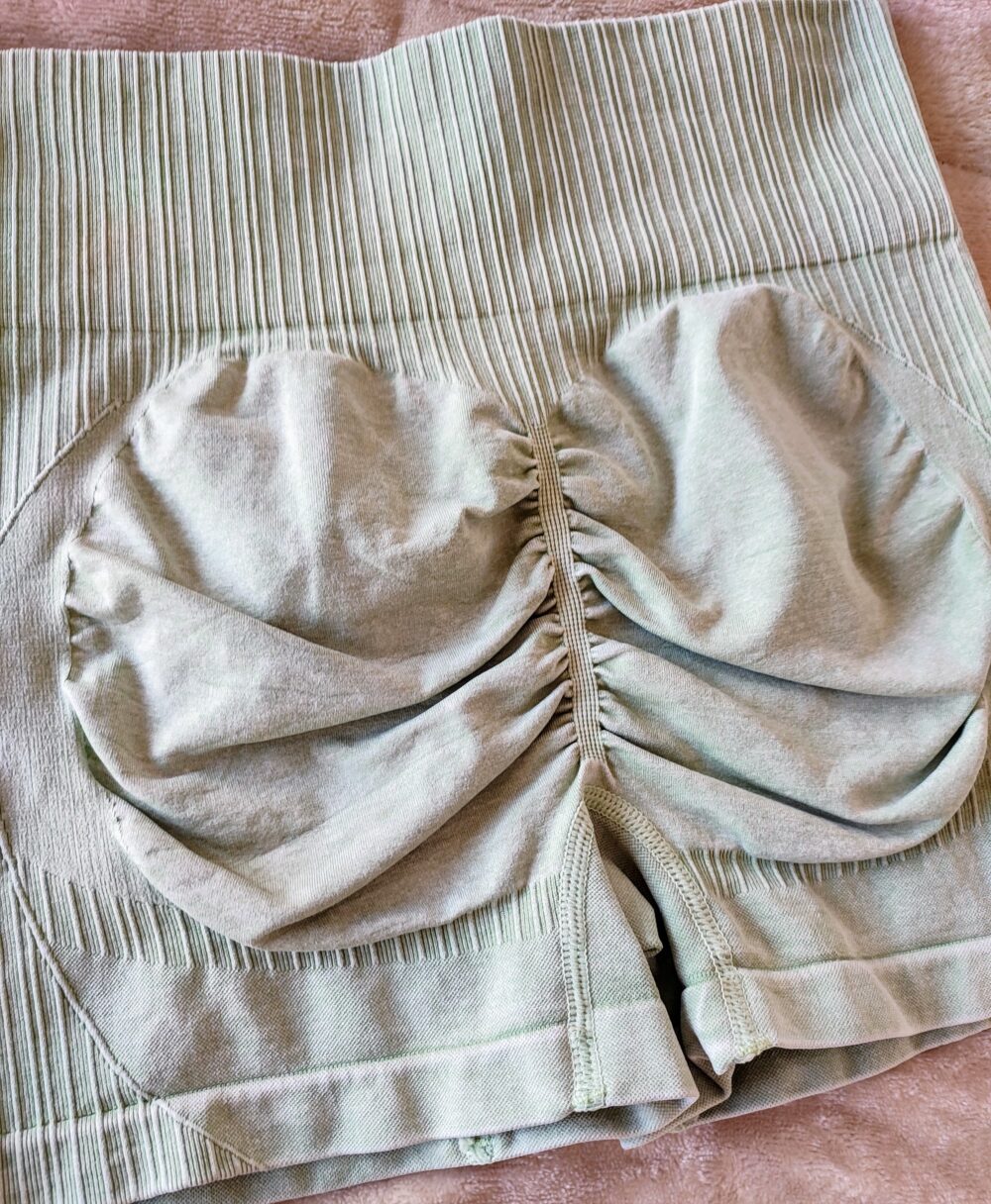 Calza corta seamless con frunce efecto pre lavado y trama - Imagen 5